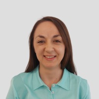 Porträt von Julia Pfeifer-Borosenez